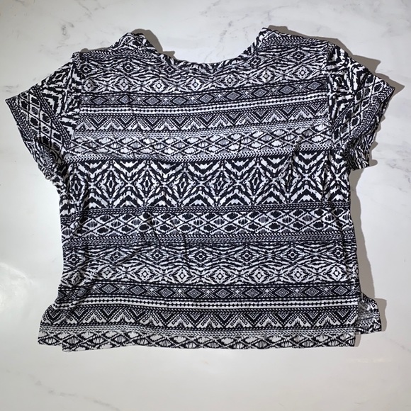American Eagel Patterned Crop-top - Picture 2 of 3